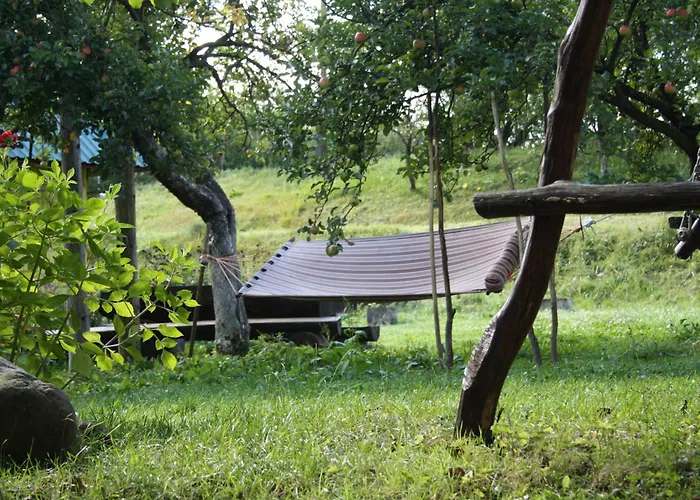 під гострою