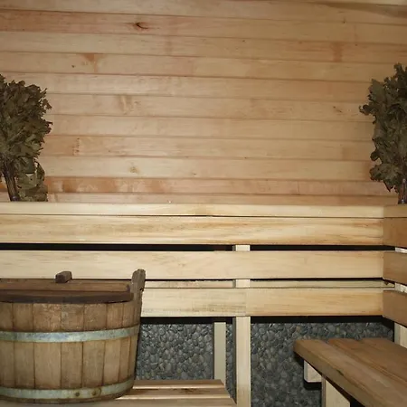 під гострою 컨트리하우스 *