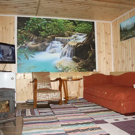 під гострою 컨트리하우스